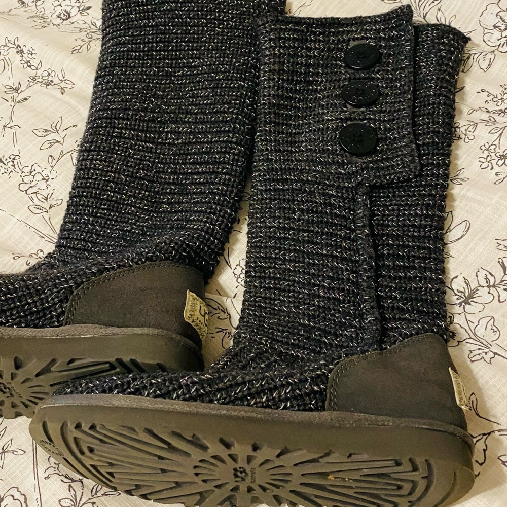 UGG Gray Cardy Knit Boots 8.. can be long or short 2 different looks Authentic